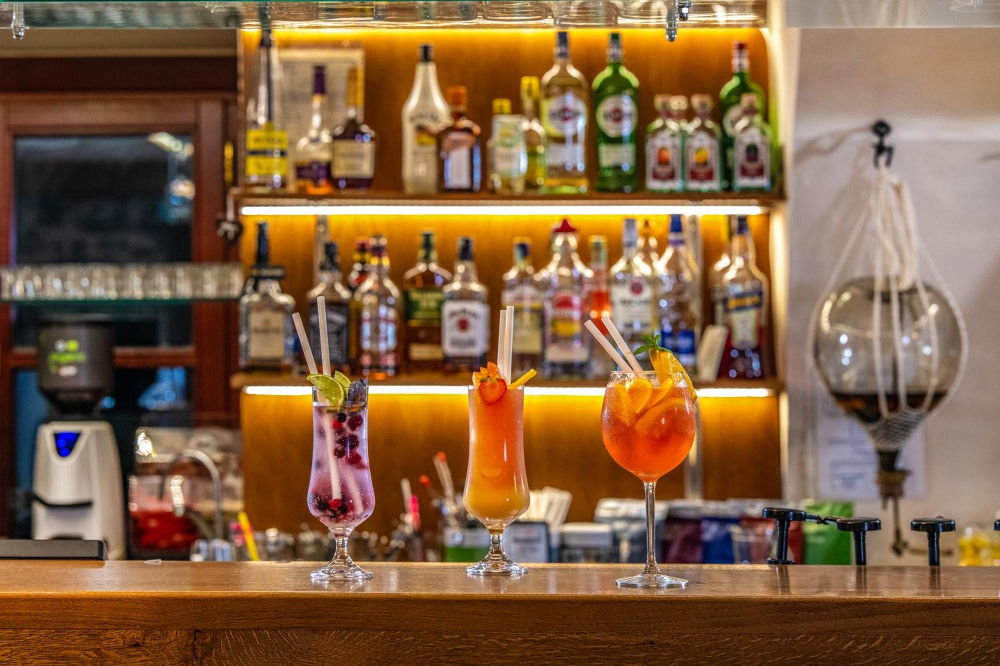 斯扎瓦库特酒店 齐尔茨 外观 照片